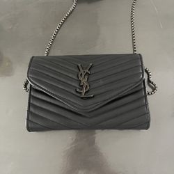 Handbag In Great Condition Asking $200!! OBO 