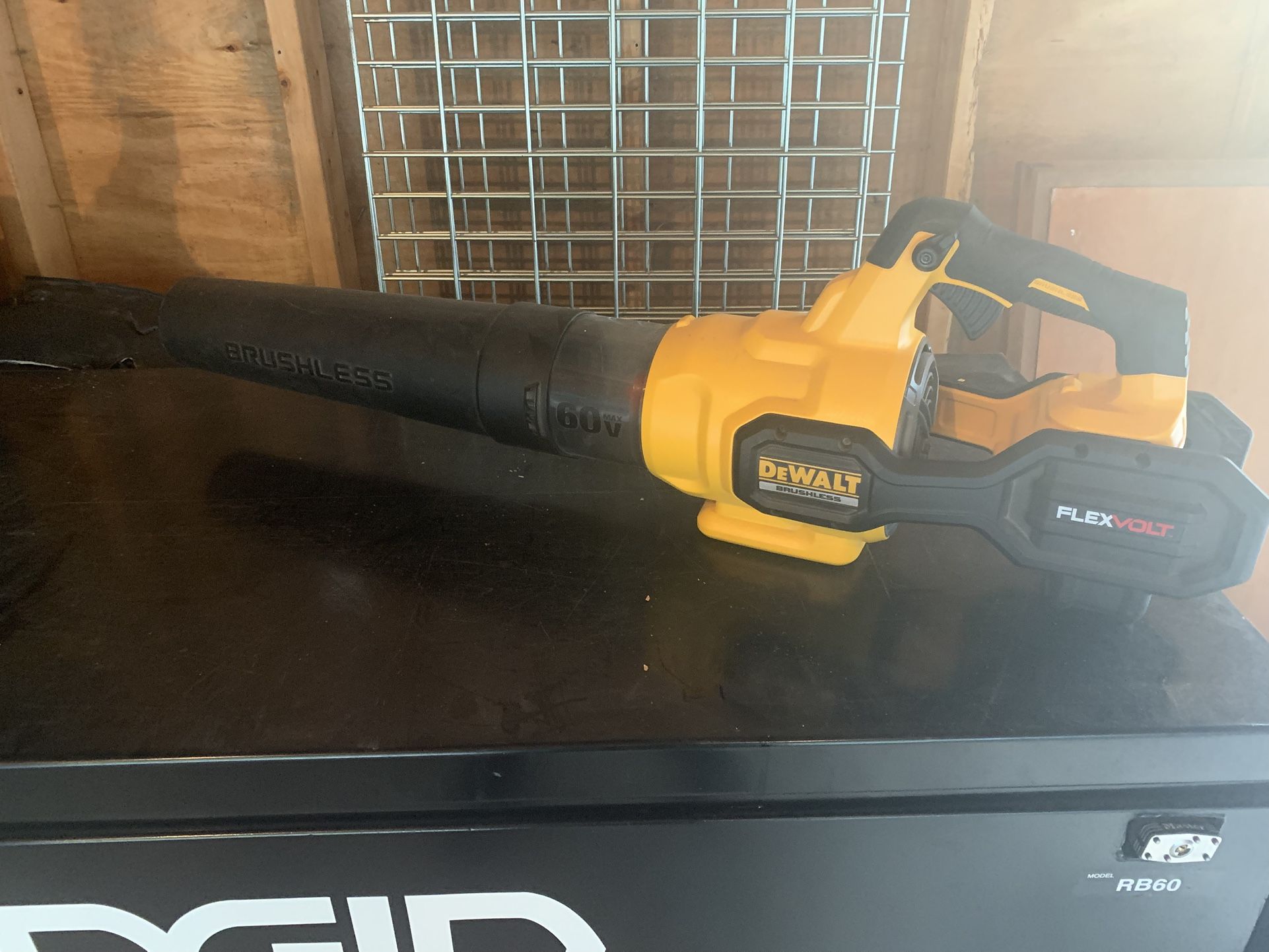 DeWALT 60V Leaf blower
