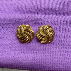 Vintage Trifari Gold Tone Earrings