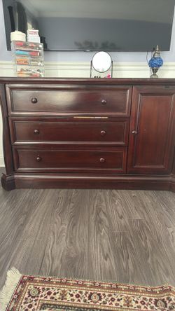 FREE 3 drawer Dresser with