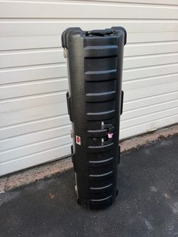 SKB Golf Clubs Travel Rolling Hard Case Lockable But No Keys