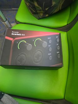 Focusrite Scarlett 4i4 4rth Gen new in box