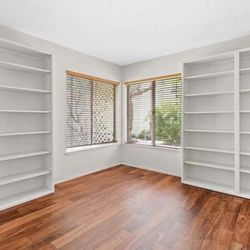 FREE Bookshelves 