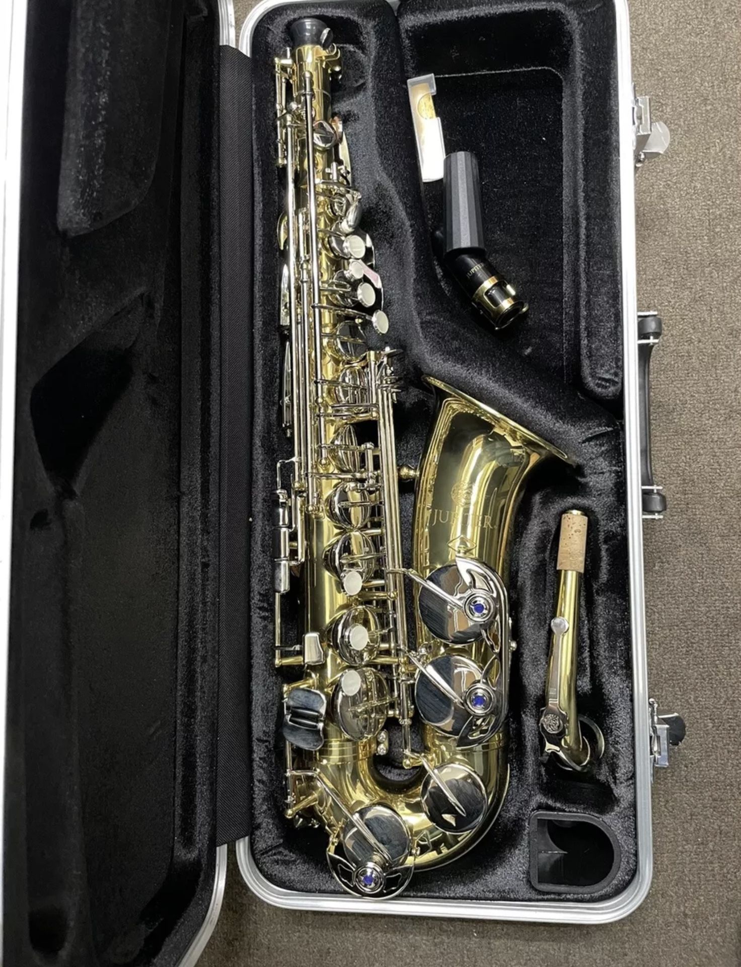 Jupiter Alto Saxophone JAS710 with Case 108574-1 JE 