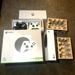 Xbox series S 1tb complete with box