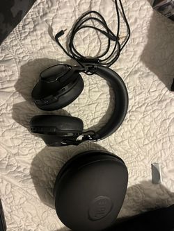 JBL CLUB 950NC headphones and case. Brand new only took out the box to try