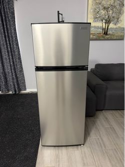 7.1 cu. ft. Top Freezer Refrigerator in Stainless Steel Look