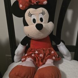 Disney's 19" Minnie Mouse Valentines Day Edition 