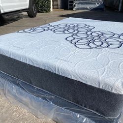 Full Bamboo Hybrid Cool Gel Memory Foam Mattress!!