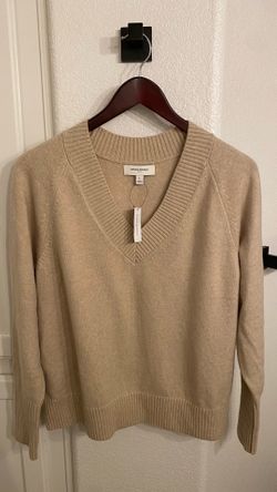 (Brand New) Tan Banana republic V-neck sweater, Size large