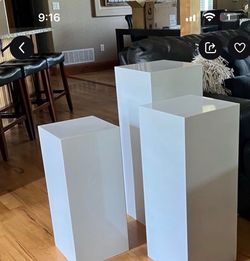 Stackable metal pedestals