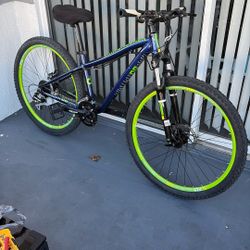 Diamondback Lux 27.5 Bicycle