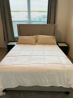 Queen Gray Bedroom Set + Mattress & 2 Nightstands – Like New