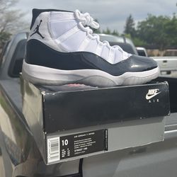 Jordan 11 Retro Concord (2018) - Size 10