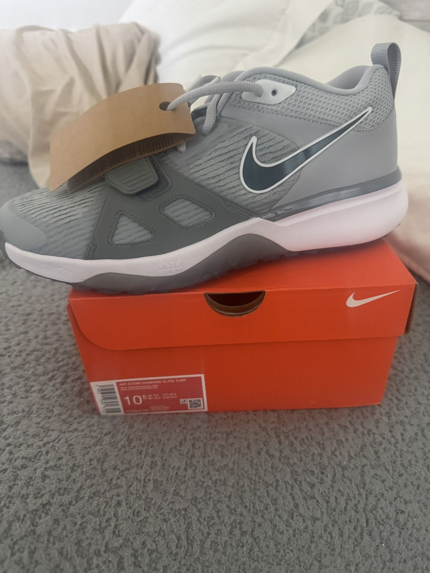 Mens New Nike 10.5 Basketball Shoes