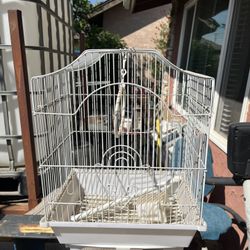 Vendo Esta Jaulita Para Pájaros…I’m Selling This Bird Cage In North Rialto Ca For $5 Dls