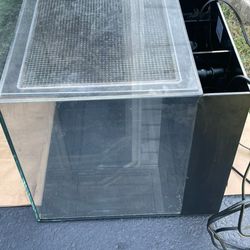Waterbox AIO 20 Gallon Reef Tank. INCLUDES: Heater, Return Pump And Reef Rocks