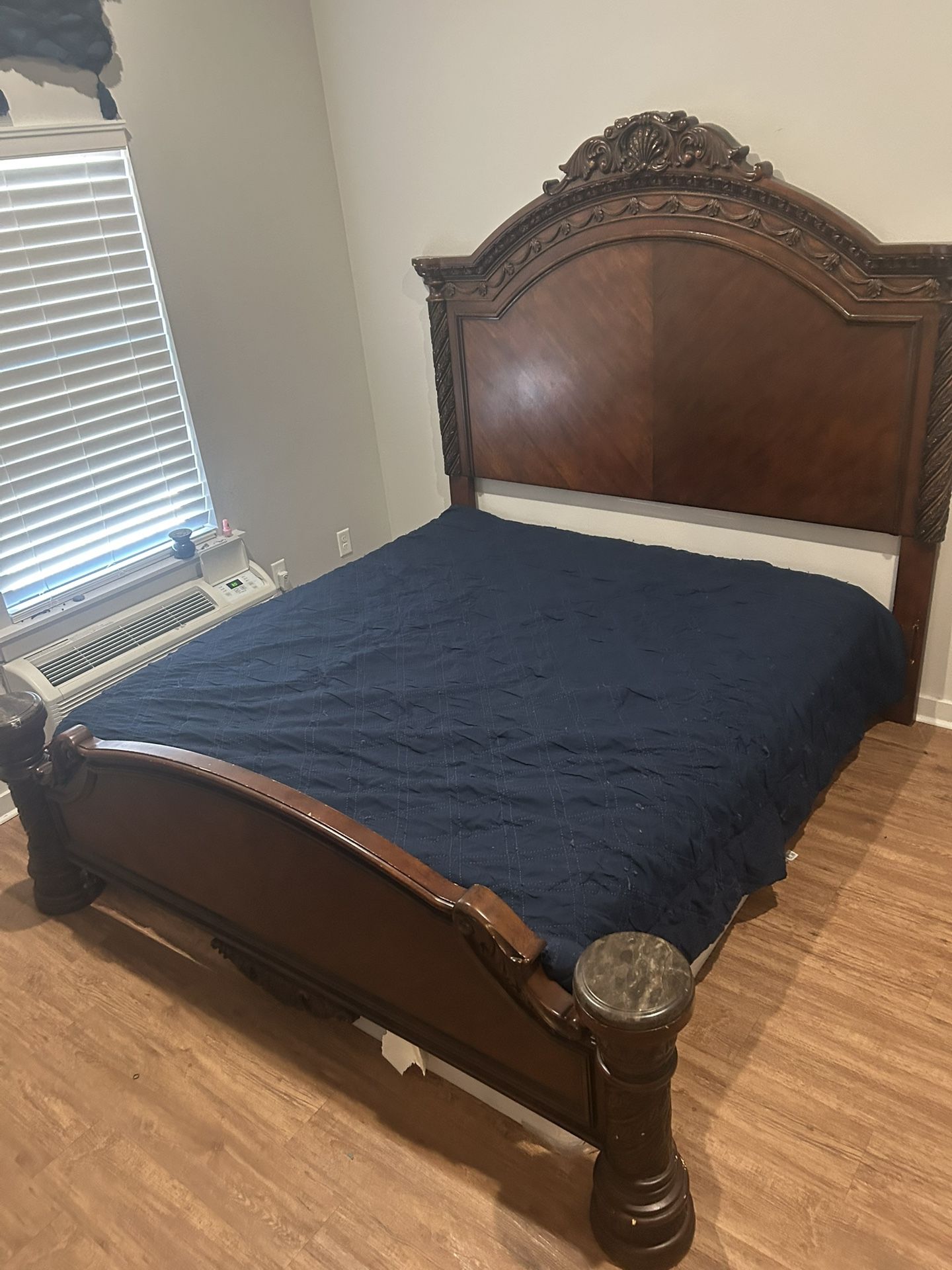 Headboards/Mattress/dresser