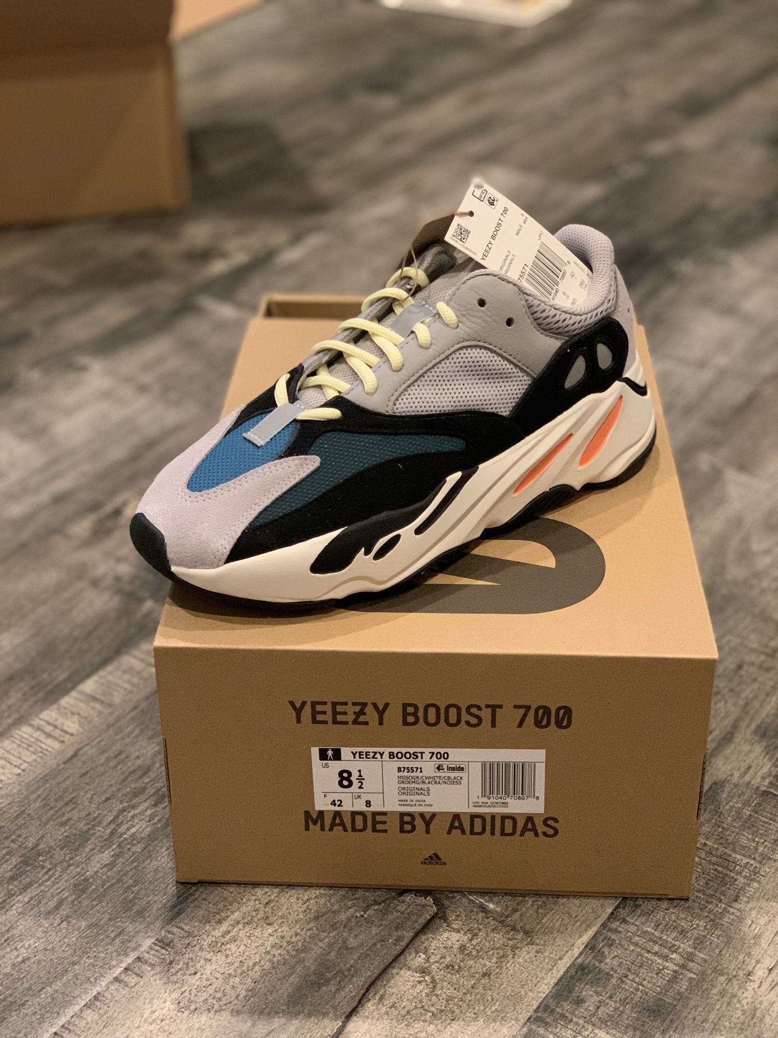 (Size 8.5) Adidas YEEZY Boost 700, Wave Runner