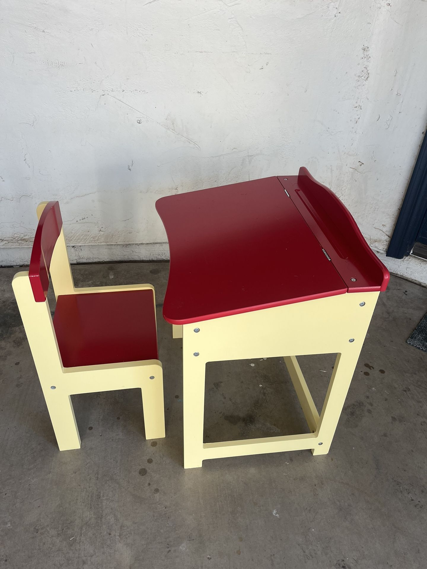 Kids Desk With Chair