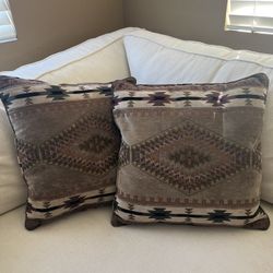 Couch Accent Pillows X2 19x19in