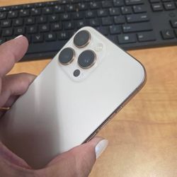 Unlocked iPhone 16 Pro Max