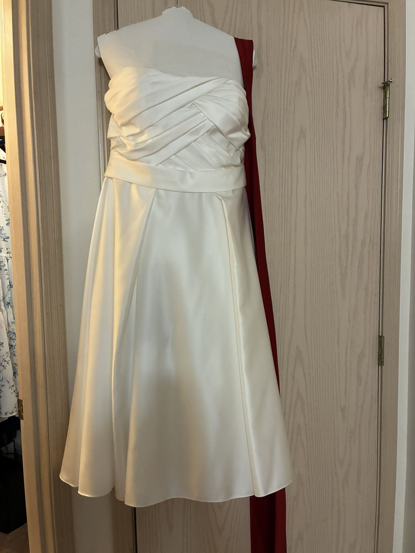 David’s Bridal Size 16 Tea length Wedding Dress