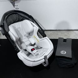 Orbit Baby G5 Infant Car seat With Newborn Insert
