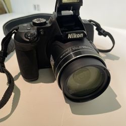 Nikon COOLPIX B700 20.3MP Digital Point And Shoot Camera W/charger