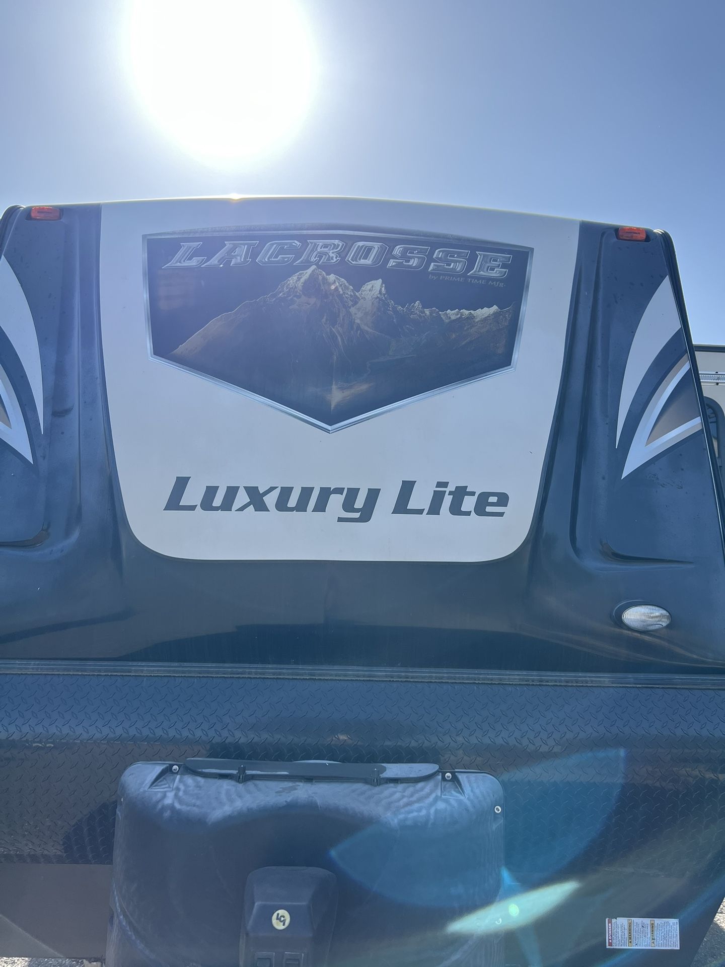 2016 Lacrosse By Prime time Luxury Lite 337RKT