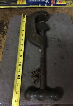 Pipe cutter