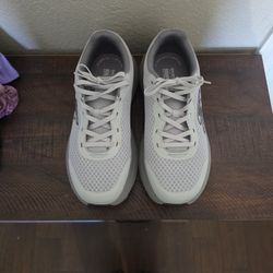 Skechers Max Cushion Mens Size 10  