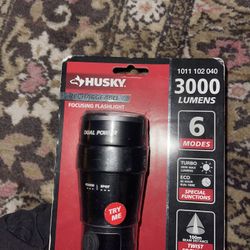 𝐇𝐮𝐬𝐤𝐲 𝐅𝐥𝐚𝐬𝐡𝐥𝐢𝐠𝐡𝐭🔦