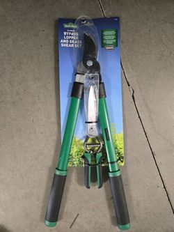 Brand New 24" Bypass Lopper And Grass Shear Set."CHECK OUT MY PAGE FOR MORE DEALS "