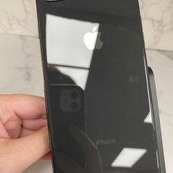 iPhone 8 Plus 64gb Unlocked ID: 06075