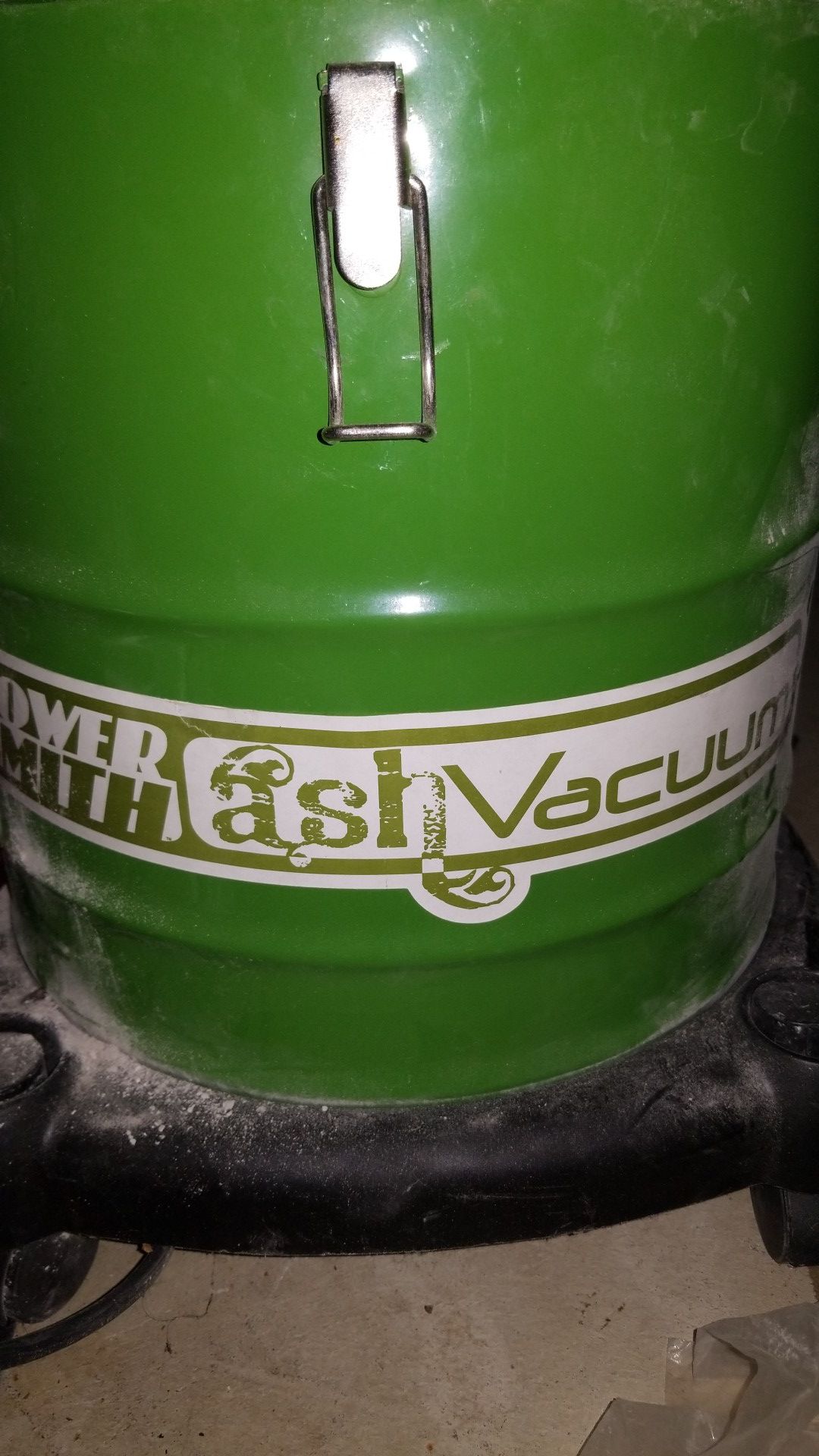 Ash vacuum