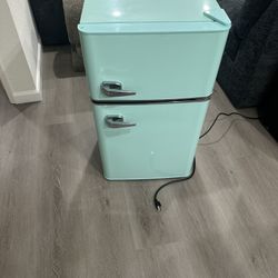 Mini fridge