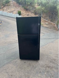 Refrigerator 21 cubics big Household fridge freezer hard to find size (free local delivery)