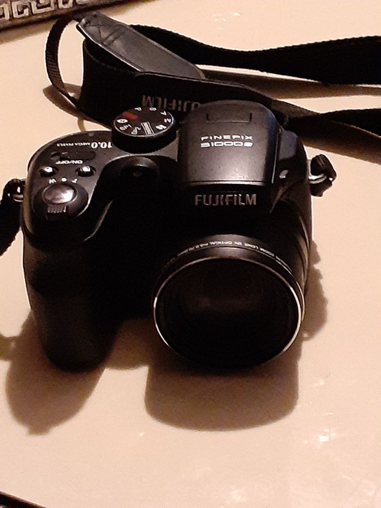 FUJIFILM Finepix S1000 10.0 Mega Pixels Digital Camera & Video Recorder