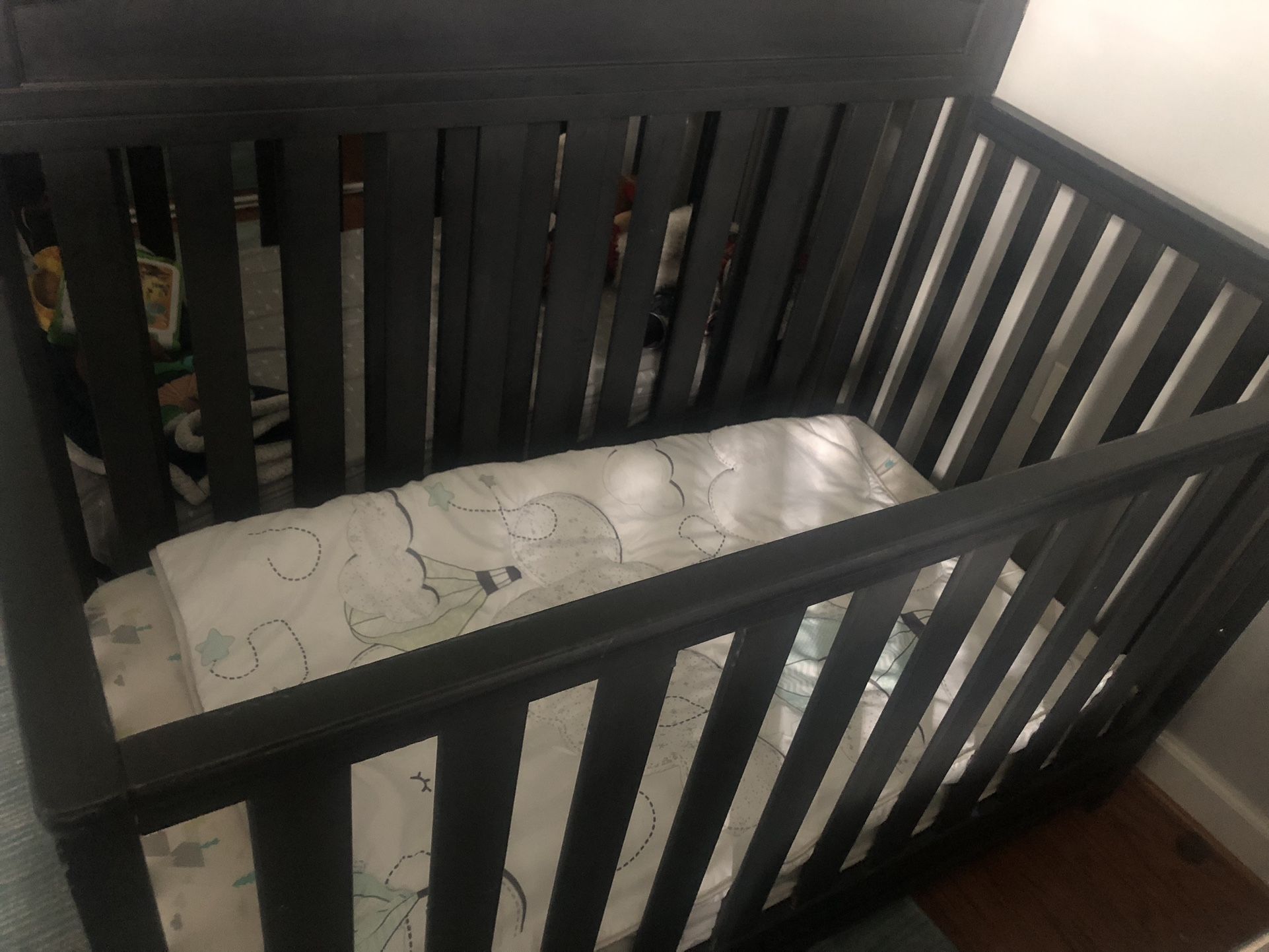 Delta Brand Crib + Mattress - Best offer 