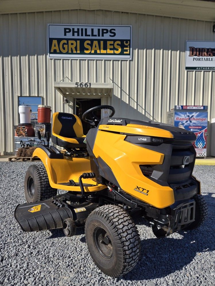 2024 CUB CADET XT1 HYDROSTATIC 42 INCH RIDING LAWN MOWER