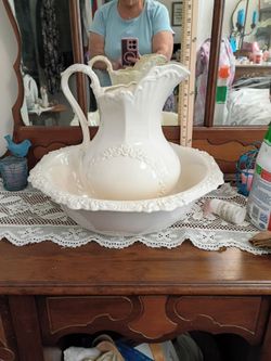 Off White Sittre Pitcher and Bowl