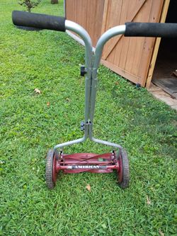 Manual push lawnmower