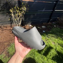 Yeezy Slide Size 7 