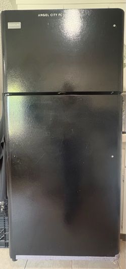 Frigidaire Refrigerator – Great for garage!