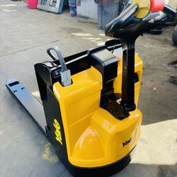 Yale Electric Pallet Jack 45OO Lbs