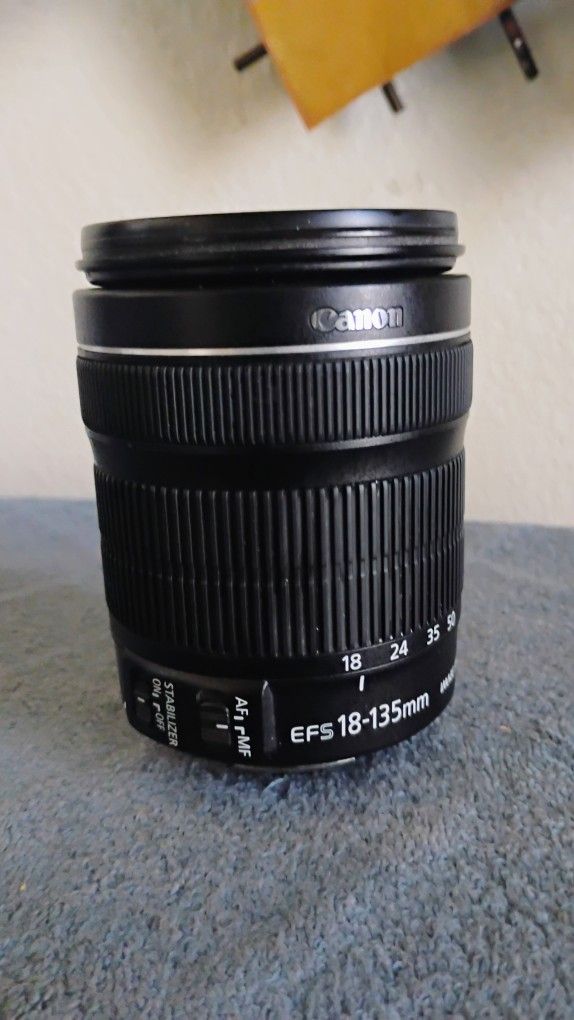 lente canon efs 18-135 mm.