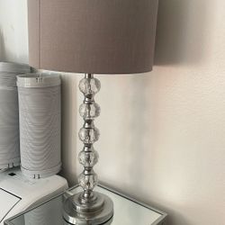 Lámpara Y Mesa