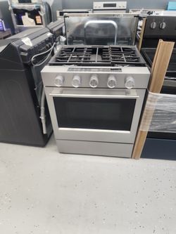New KitchenAid Slide In Gas Stove