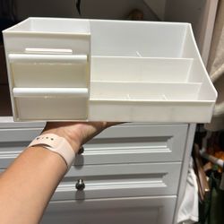 White Make-up Organizer